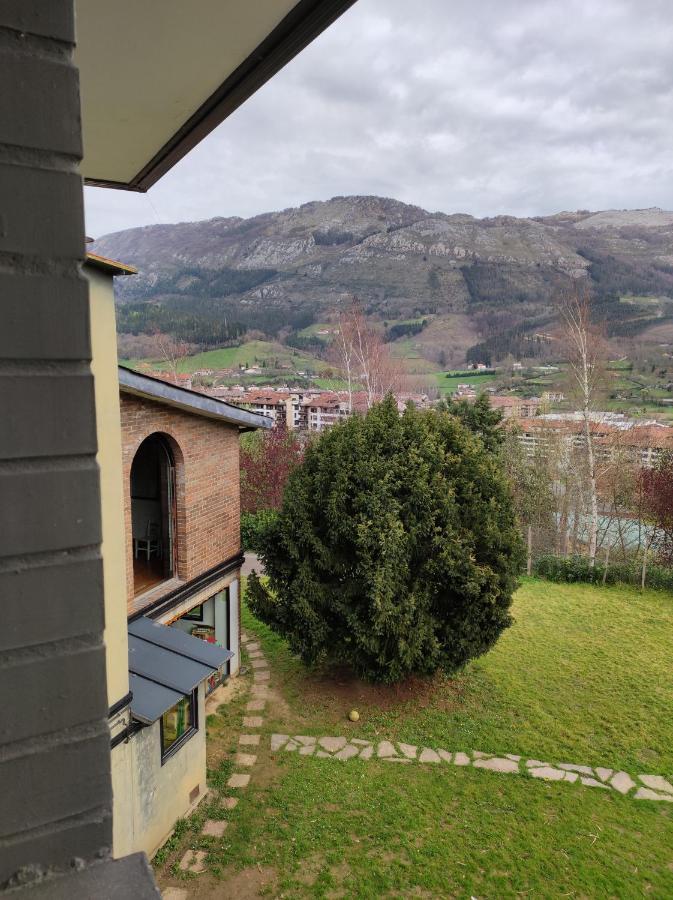 Abaraxka Hostel Disfruta La Via Verde Del Urola Hasta La Playa - Naturaleza Montanas Y Riqueza Cultural Azcoitia Exterior foto